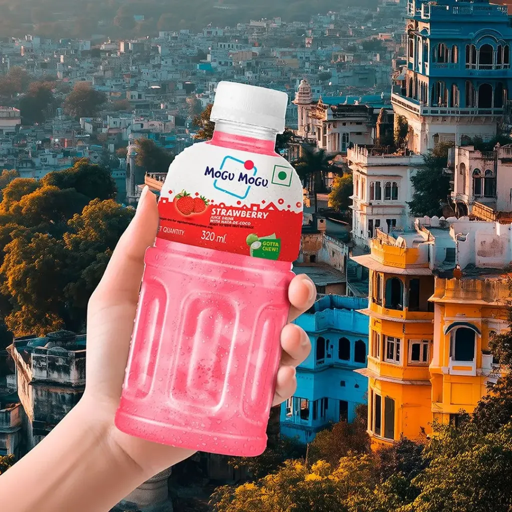 Mogu Mogu Strawberry Juice with Nata de Coco | 320ml